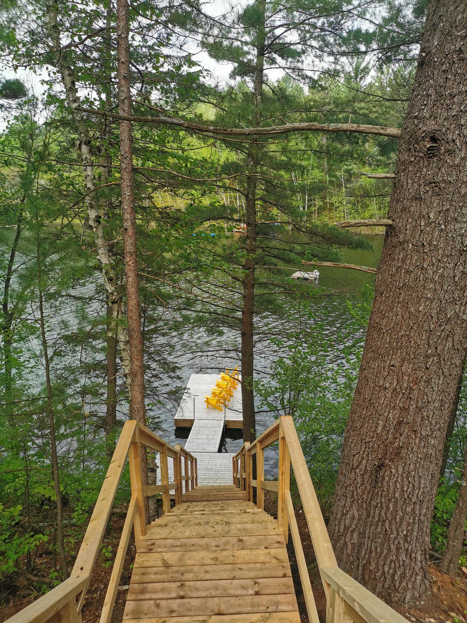 Cottage on Shea Lake Kazabazua, Québec Nextdoor