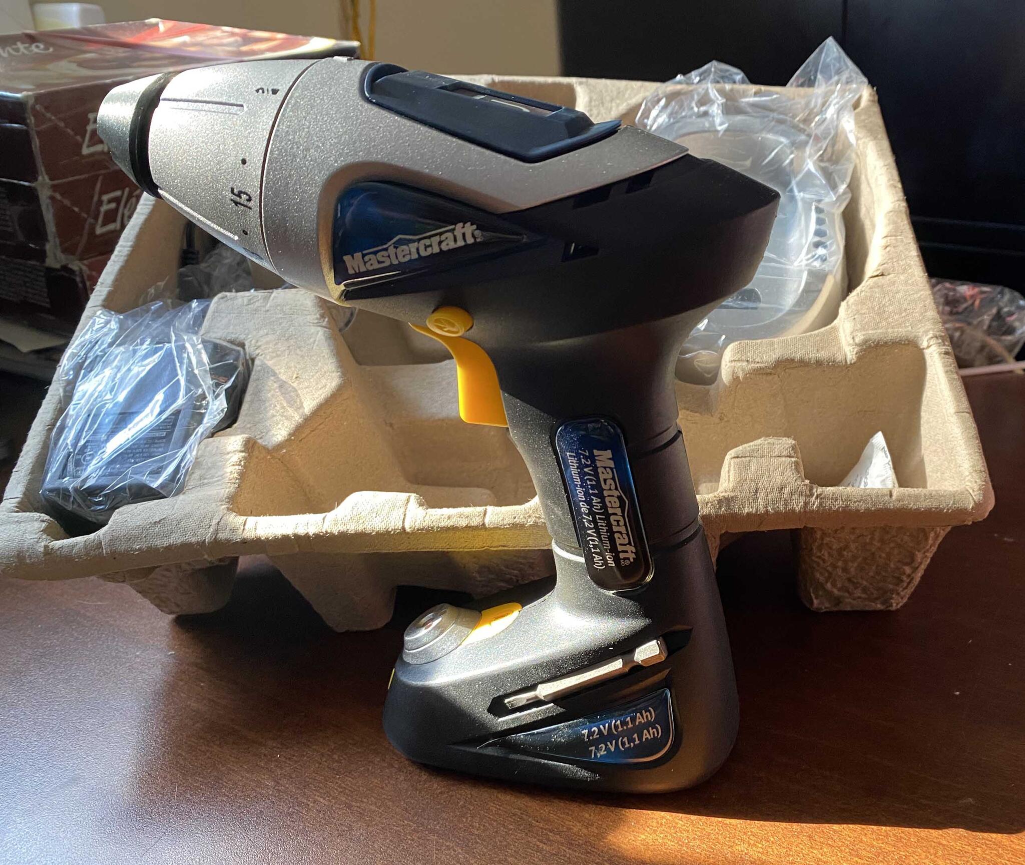 CORDLESS SCREWDRIVER KIT 26 PIECES MASTERCRAFT BUILT IN LITHIUM