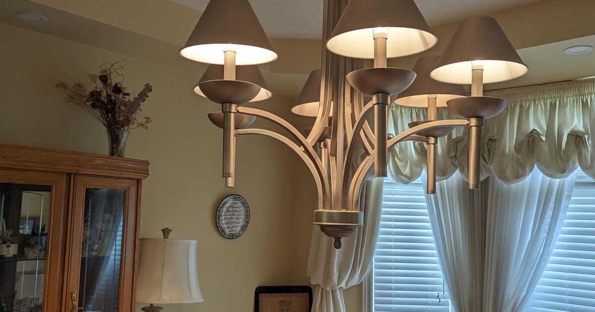 Chandelier for Free in Mississauga, ON For Sale & Free — Nextdoor
