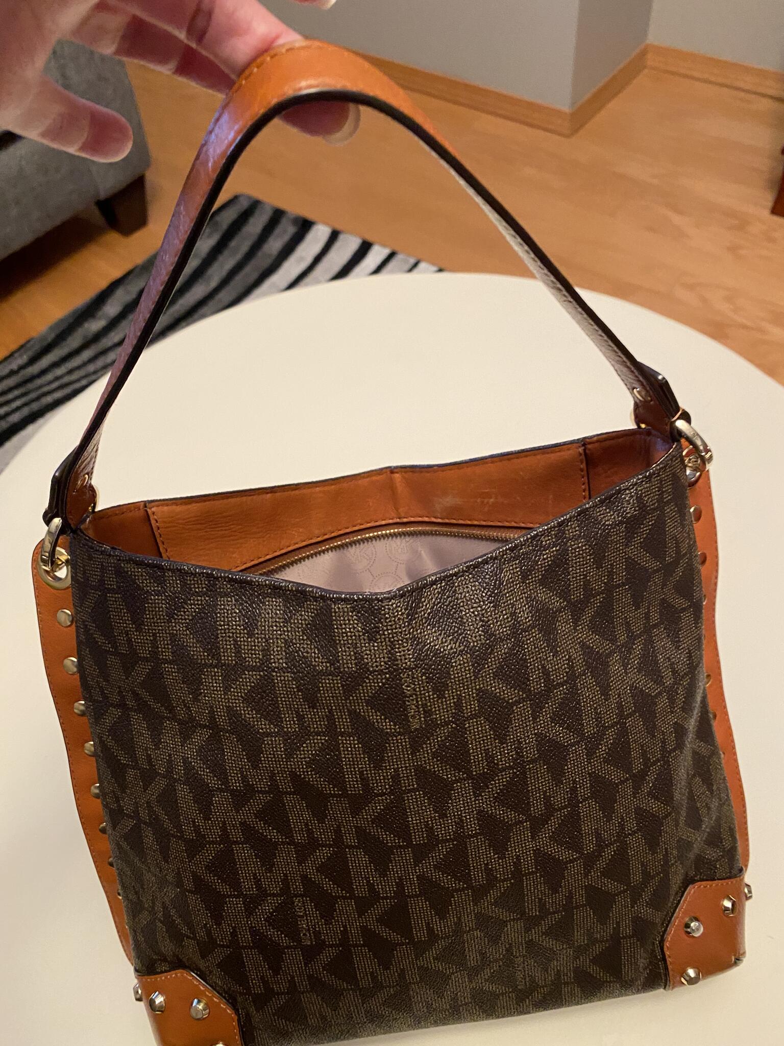 Michael Kors Purse For 100 In Winnipeg MB For Sale Free Nextdoor