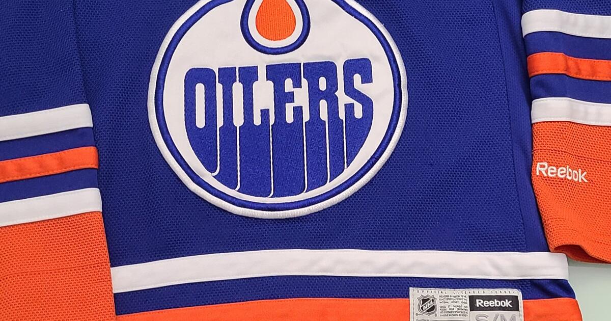 Edmonton Coin&Stamp on X: Personalize our Oilers mini jersey with any name  any number or select from our premade ones. Now only $25 Instore and  online. Also have Leaf's, Flame's and Canadien's